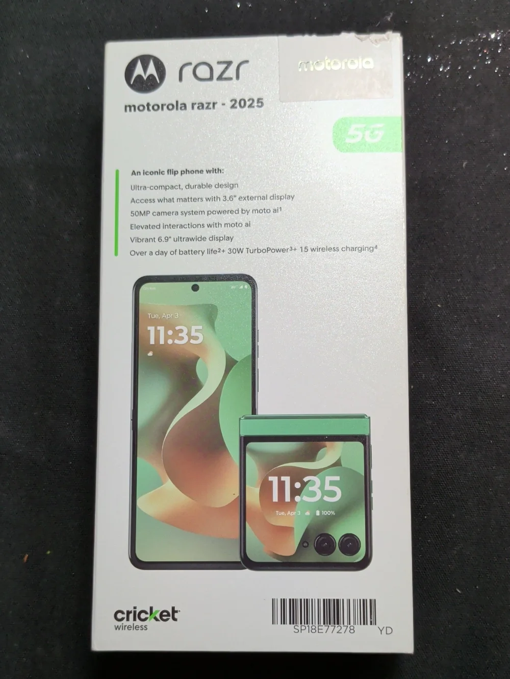 NewOpen Box Motorola Razr 2025 Flip Phone – Green and Black with Case